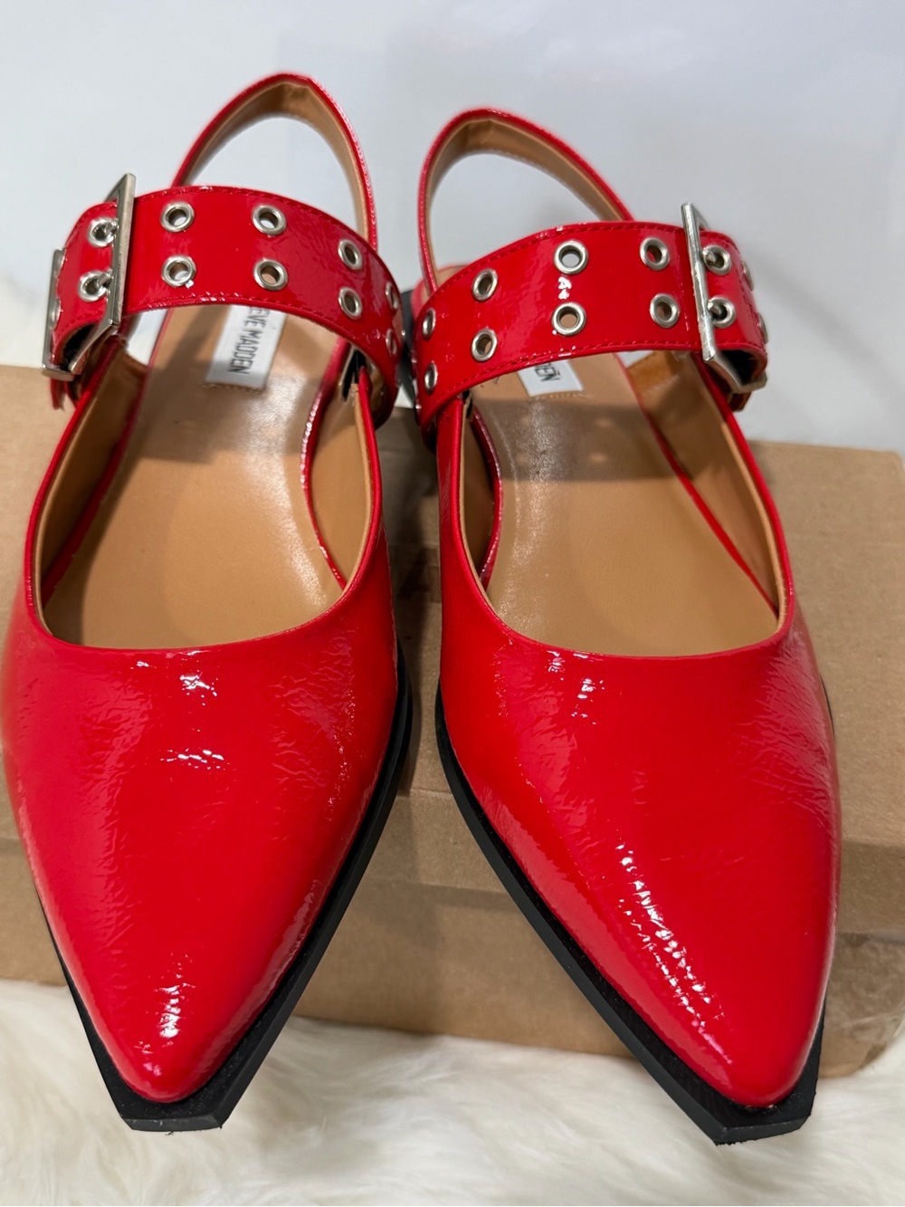 NEW. Steve Madden Red Patent Pointed Slingback Flats with Grommet Strap 9.5 - Picture 3 of 11